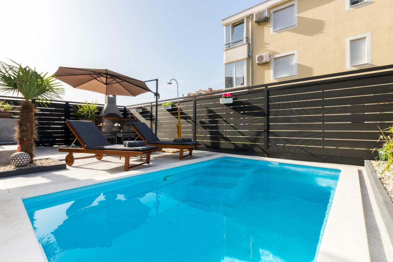 Apartment Milana With Privat Pool & Garden, 300M From Beach Kaštela Kültér fotó