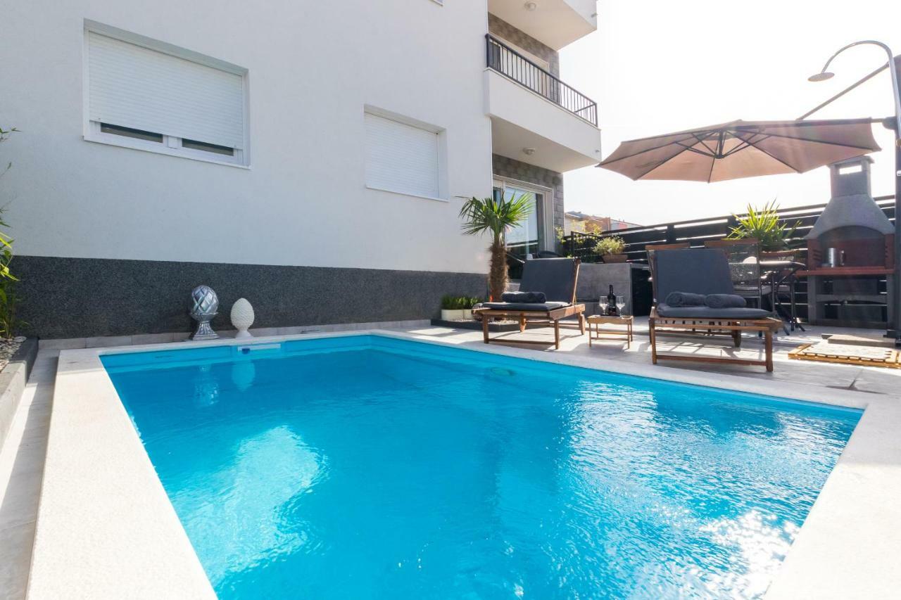 Apartment Milana With Privat Pool & Garden, 300M From Beach Kaštela Kültér fotó